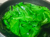 પાલક પરાઠા (Palak Paratha Recipe In Gujarati)