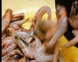 Foto langkah ke 2 dari resep Udang Goreng Mentega.