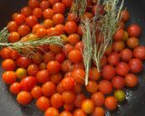 Foto del paso 1 de la receta: Tomatitos Cherry’s especiados con aceitunas !!!!!!