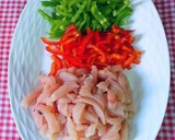 Foto del paso 1 de la receta: Mini penne en salsa bechamel con salteado de tiras de pechuga