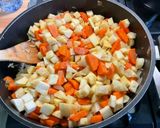 Une image de l'étape 14 de Panais, carottes et navets au curry et bouillon de poularde.
