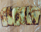 Foto del paso 2 de la receta: Canelones de berenjena asada rellenos de queso