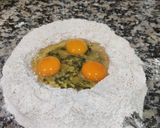Foto del paso 2 de la receta: Pasta integral de espinacas al huevo