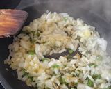 Foto del paso 1 de la receta: Tortilla con sofrito y jamón