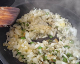 Foto del paso 1 de la receta: Tortilla con sofrito y jamón