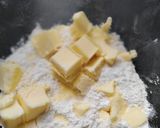 A picture of step 1 of Apple pie muffins.