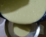 Foto langkah ke 2 dari resep Matcha Crepe Roll Cake.