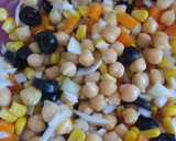 Foto del paso 2 de la receta: Ensalada de garbanzos aguacate y atún