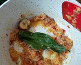 Foto langkah ke 2 dari resep Semur Ayam Kentang Pedas.