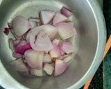 A picture of step 2 of Matar masala.