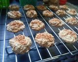 Foto langkah ke 9 dari resep Kue Sagu Keju.