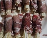 Foto langkah ke 1 dari resep Enoki beef roll.