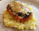 Foto del paso 7 de la receta: Pollo a la parmesana con espinacas y olivas kalamata