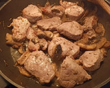 Foto del paso 1 de la receta: Solomillo de cerdo con champiñones, nata y eneldo
