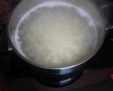 Foto del paso 1 de la receta: Salteado de pasta con verduras y salchichas frescas