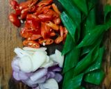 Foto langkah ke 1 dari resep Tumis Jamur Tiram Jagung Pedas.