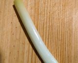 Foto del paso 1 de la receta: Ensalada fresca de brotes tiernos, pimiento verde y cebolleta