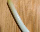 Foto del paso 1 de la receta: Ensalada fresca de brotes tiernos, pimiento verde y cebolleta
