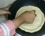 Foto langkah ke 6 dari resep Pizza Teflon simple Enak Empuk anti gagal.