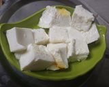 चीक/ खरवस (Kharvas Recipe In Marathi) रेसिपी स्टेप 3 फोटो 