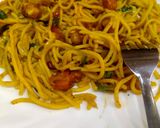 A picture of step 2 of Singapuri noodles.