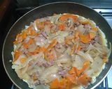 Foto del paso 1 de la receta: Tortilla dietética de cebolla, morrón y zanahoria