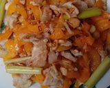 Hình bước làm 4 của món Thịt heo xào ớt chuông