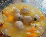 Foto langkah ke 4 dari resep Sup bihun bakso wortel.