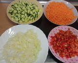 Foto del paso 1 de la receta: Empanadillas con base de calabacín, cebolla, zanahoria y pimiento rojo