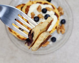 Foto del paso 8 de la receta: 🥞🫐Hotcakes de harina de coco, coco rallado y arándanos 🫐🥞Sin azúcar ni edulcorantes