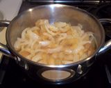 Foto del paso 4 de la receta Montaditos de solomillo de ternera, manzana y cebolla confitada