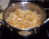 Foto del paso 4 de la receta: Montaditos de solomillo de ternera, manzana y cebolla confitada