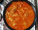 Foto del paso 4 de la receta: Arroz con alitas de pollo y alcachofas 🥘🍋