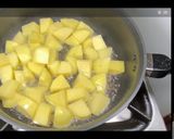 A picture of step 1 of Masly wale roasted Aalo.