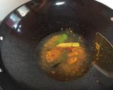Foto langkah ke 3 dari resep Kerang kuah kuning pedas.