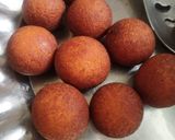 मावाचे गुलाबजाम (mava gulab jamun recipe in marathi) रेसिपी स्टेप 3 फोटो