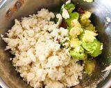 A picture of step 1 of Avocado kebab.