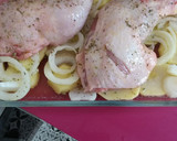 Foto del paso 2 de la receta: Muslos de pollo con patatas panaderas
