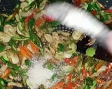 Foto langkah ke 6 dari resep Oseng-oseng mercon cumi asin feat tempe.