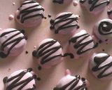 Foto langkah ke 2 dari resep Strawberry Dipped Cookies.
