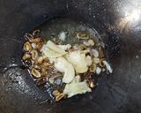 Foto langkah ke 4 dari resep Sup Jamur Salju.