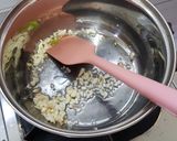 Foto langkah ke 4 dari resep Sayur Bening Lobak Daging Tumis.