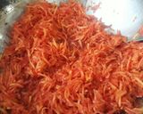 A picture of step 3 of Gajer ka halwa.