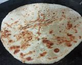 A picture of step 4 of Potato Paratha.