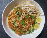 A picture of step 4 of Pad Thai with Egg (Quick Version).