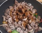 Foto langkah ke 3 dari resep Jantung Ayam Tumis Kecap.