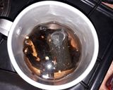 Foto del paso 1 de la receta: Huevo en salsa de Chile Pasilla y jitomate
