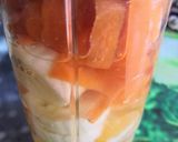 Une image de l'étape 1 de Smoothie banane, orange (ou clémentine) et épluchures de carotte.