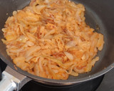 Foto del paso 3 de la receta: Pechugas de pollo con salsa de cebolla y mostaza