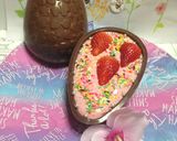 Foto del paso 6 de la receta: Huevos de Pascuas de Chocolate Relleno con Mousse de fresas!!